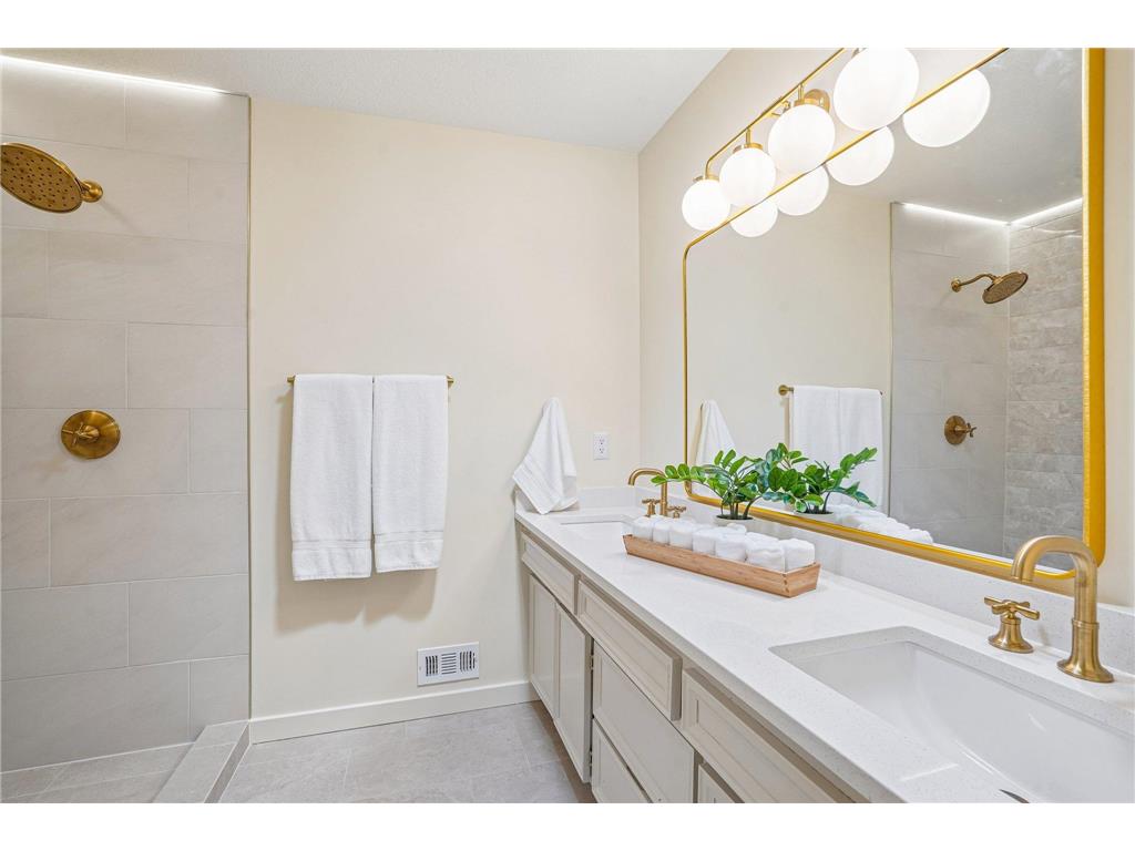 Fully renovated bathroom
